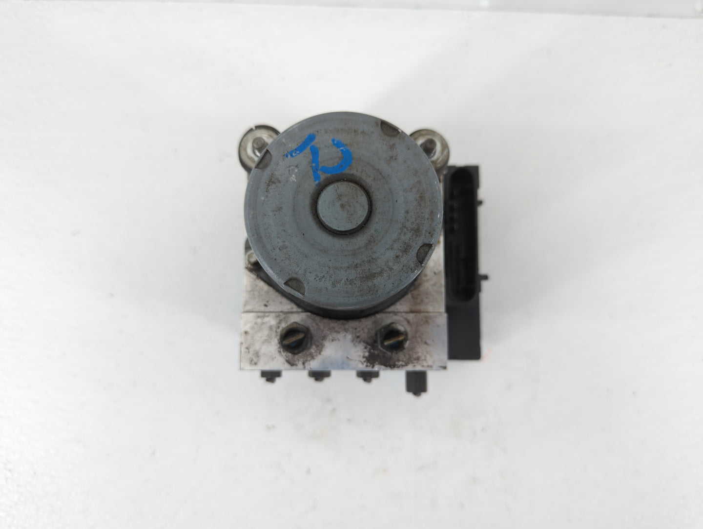2014 Nissan Maxima ABS Pump Control Module Replacement P/N:47660 ZY90C Fits OEM Used Auto Parts - Oemusedautoparts1.com