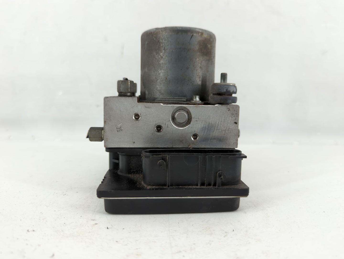 2014 Nissan Maxima ABS Pump Control Module Replacement P/N:47660 ZY90C Fits OEM Used Auto Parts - Oemusedautoparts1.com