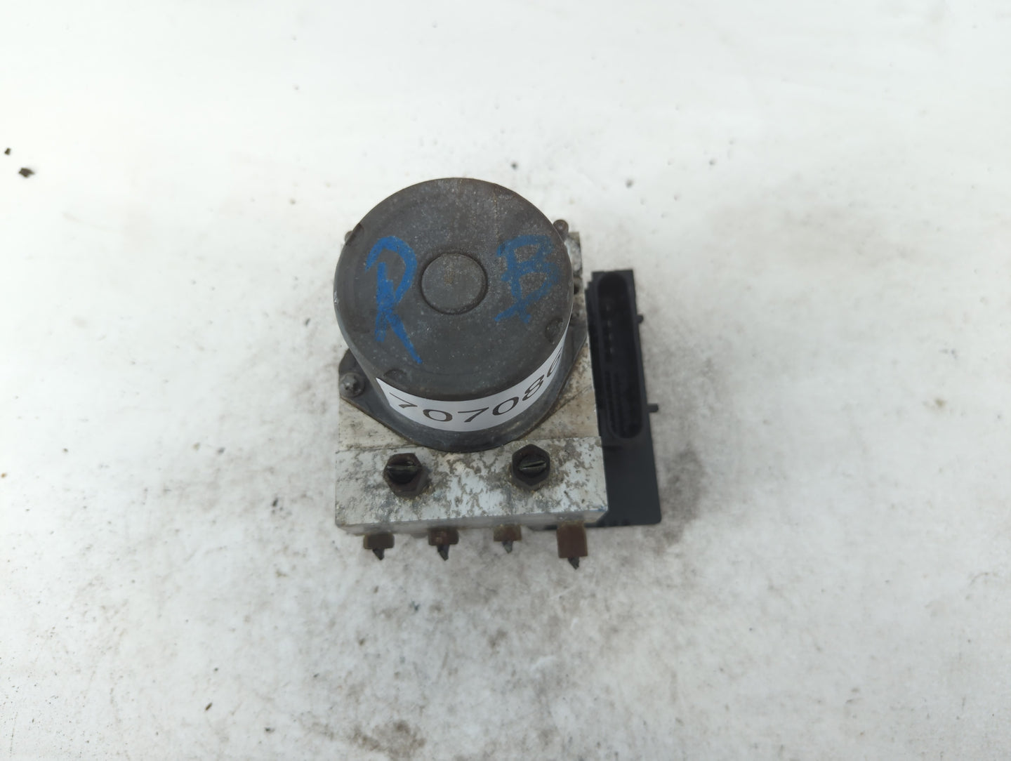 2014 Nissan Maxima ABS Pump Control Module Replacement P/N:0 265 251 463 AC Fits OEM Used Auto Parts - Oemusedautoparts1.com