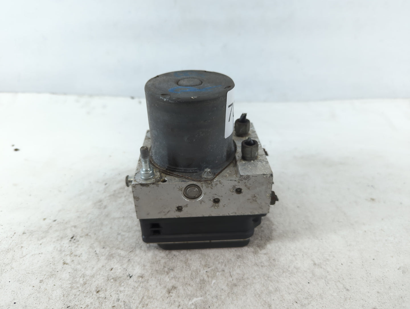 2014 Nissan Maxima ABS Pump Control Module Replacement P/N:0 265 251 463 AC Fits OEM Used Auto Parts - Oemusedautoparts1.com