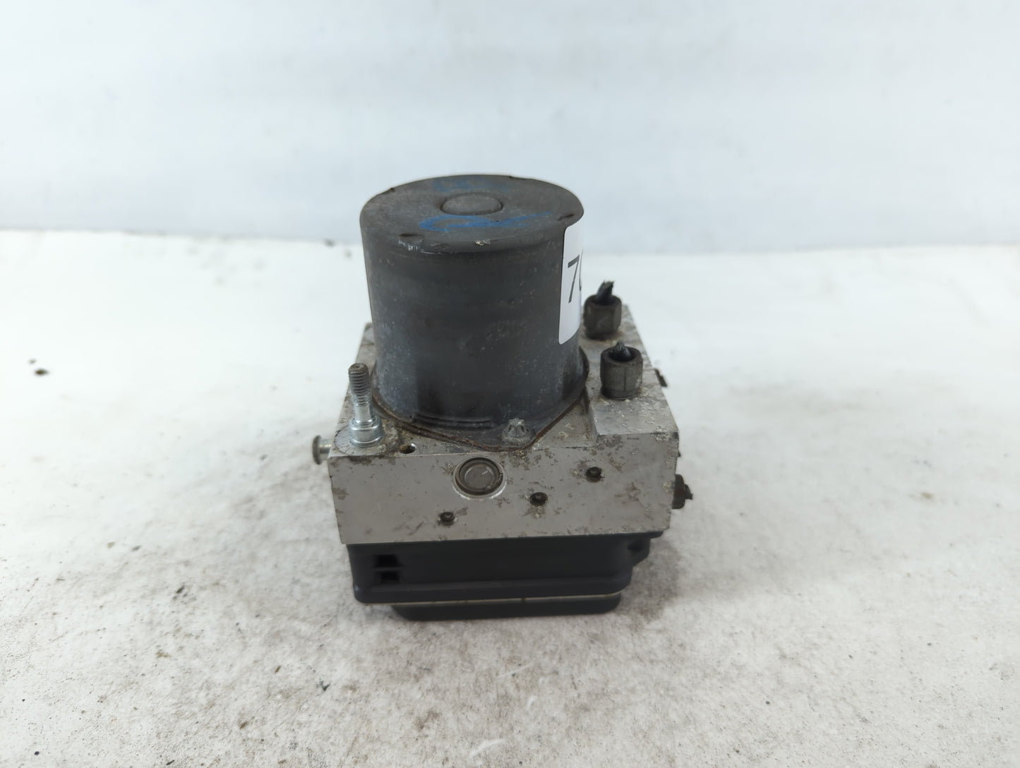 2014 Nissan Maxima ABS Pump Control Module Replacement P/N:0 265 251 463 AC Fits OEM Used Auto Parts - Oemusedautoparts1.com