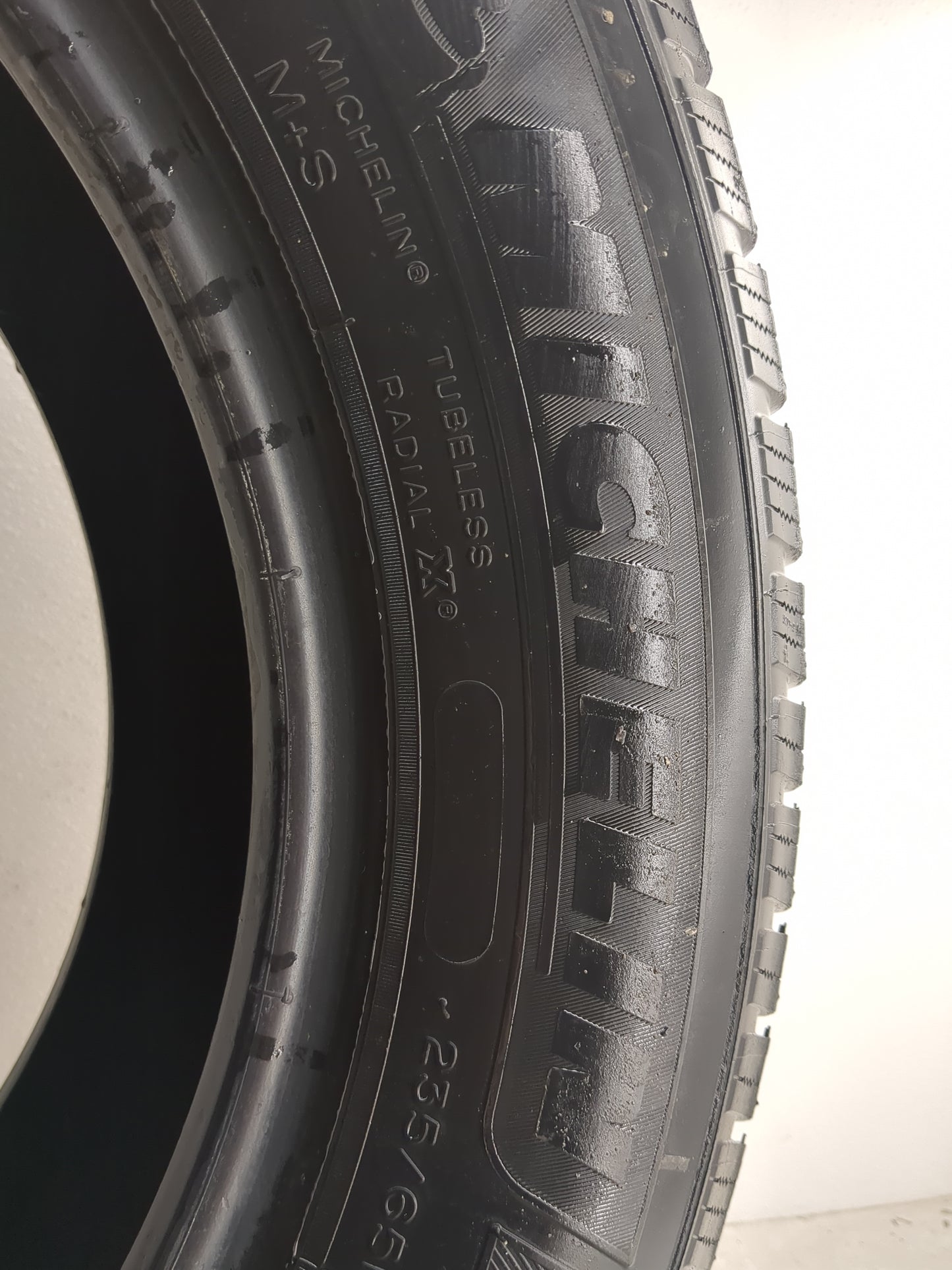 Used Tire 235/65R18 MICHELIN DEFENDER LTX M/S 106T - Tread Depth 11.5/32 - Oemusedautoparts1.com
