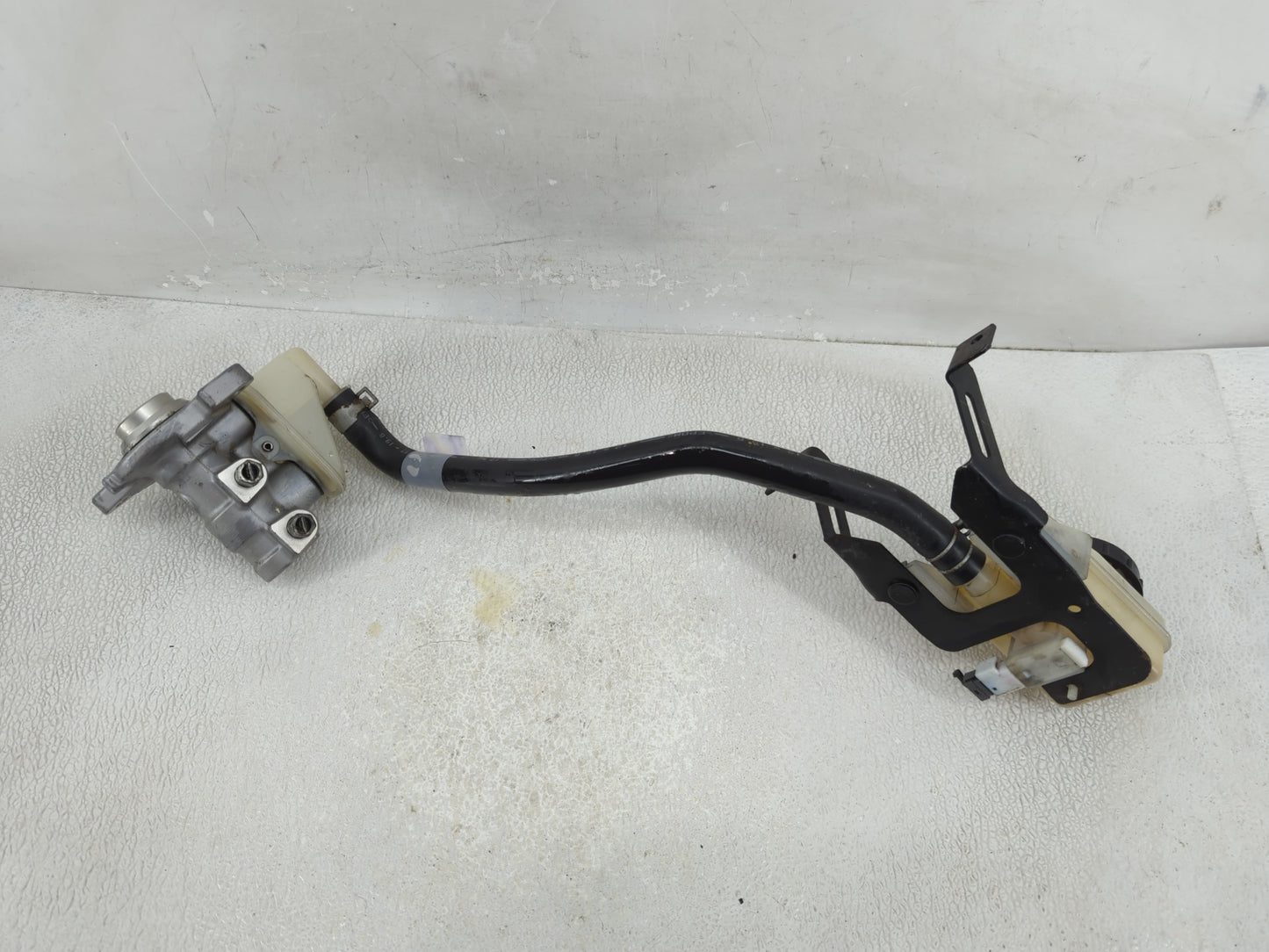 2009-2014 Nissan Murano Brake Master Cylinder 1312553 - Oemusedautoparts1.com