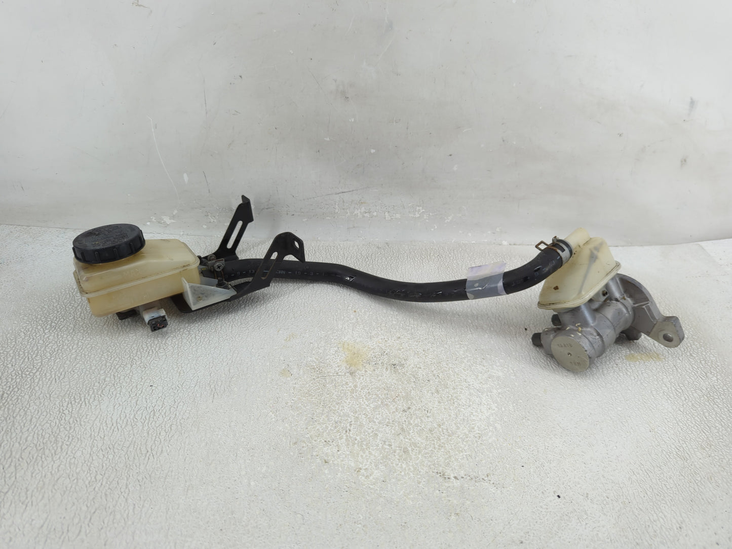 2009-2014 Nissan Murano Brake Master Cylinder 1312553 - Oemusedautoparts1.com