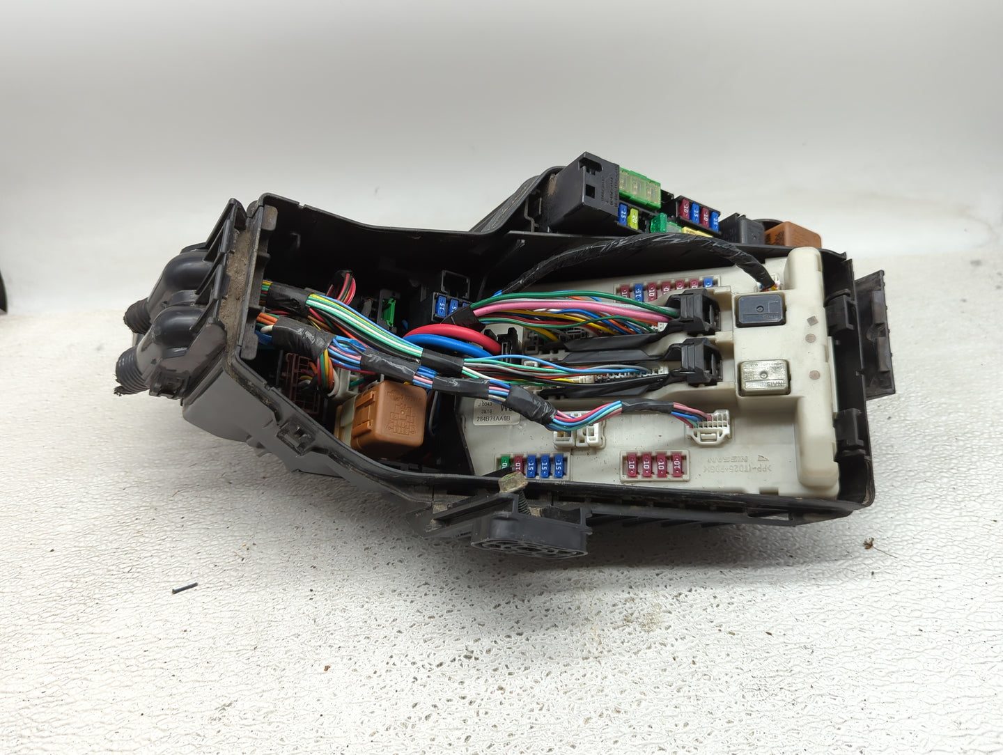 2013-2014 Nissan Murano Fusebox Fuse Box Panel Relay Module P/N:284B71AA6B Fits Fits 2013 2014 OEM Used Auto Parts - Oemused