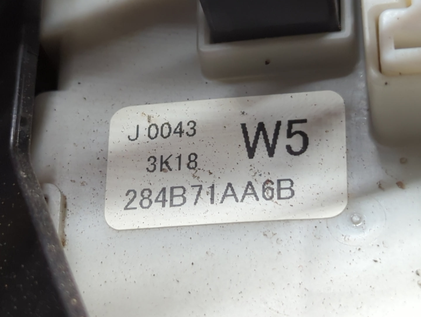 2013-2014 Nissan Murano Fusebox Fuse Box Panel Relay Module P/N:284B71AA6B Fits Fits 2013 2014 OEM Used Auto Parts - Oemused