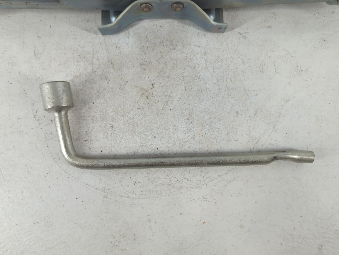 2014 Nissan Murano Spare Scissor Car Jack - Oemusedautoparts1.com