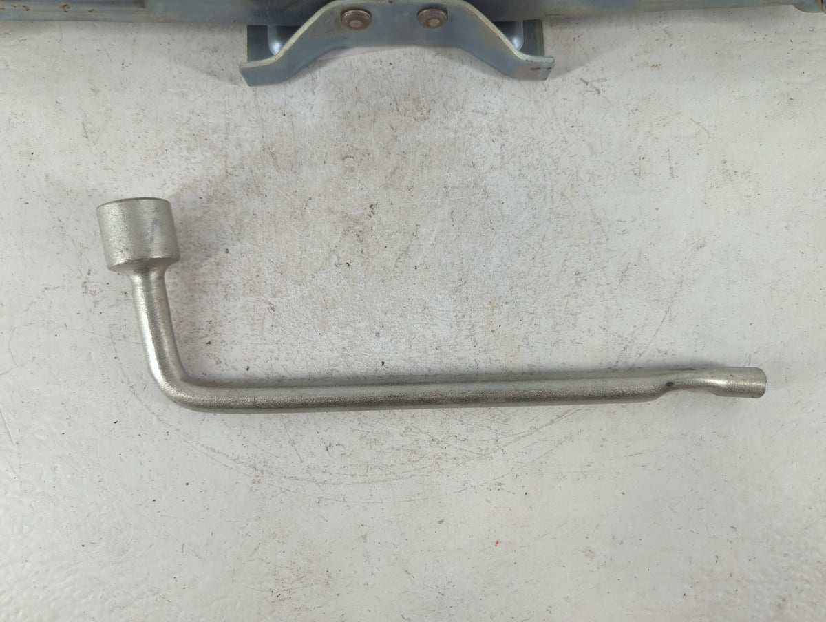 2014 Nissan Murano Spare Scissor Car Jack 718809 - Oemusedautoparts1.com