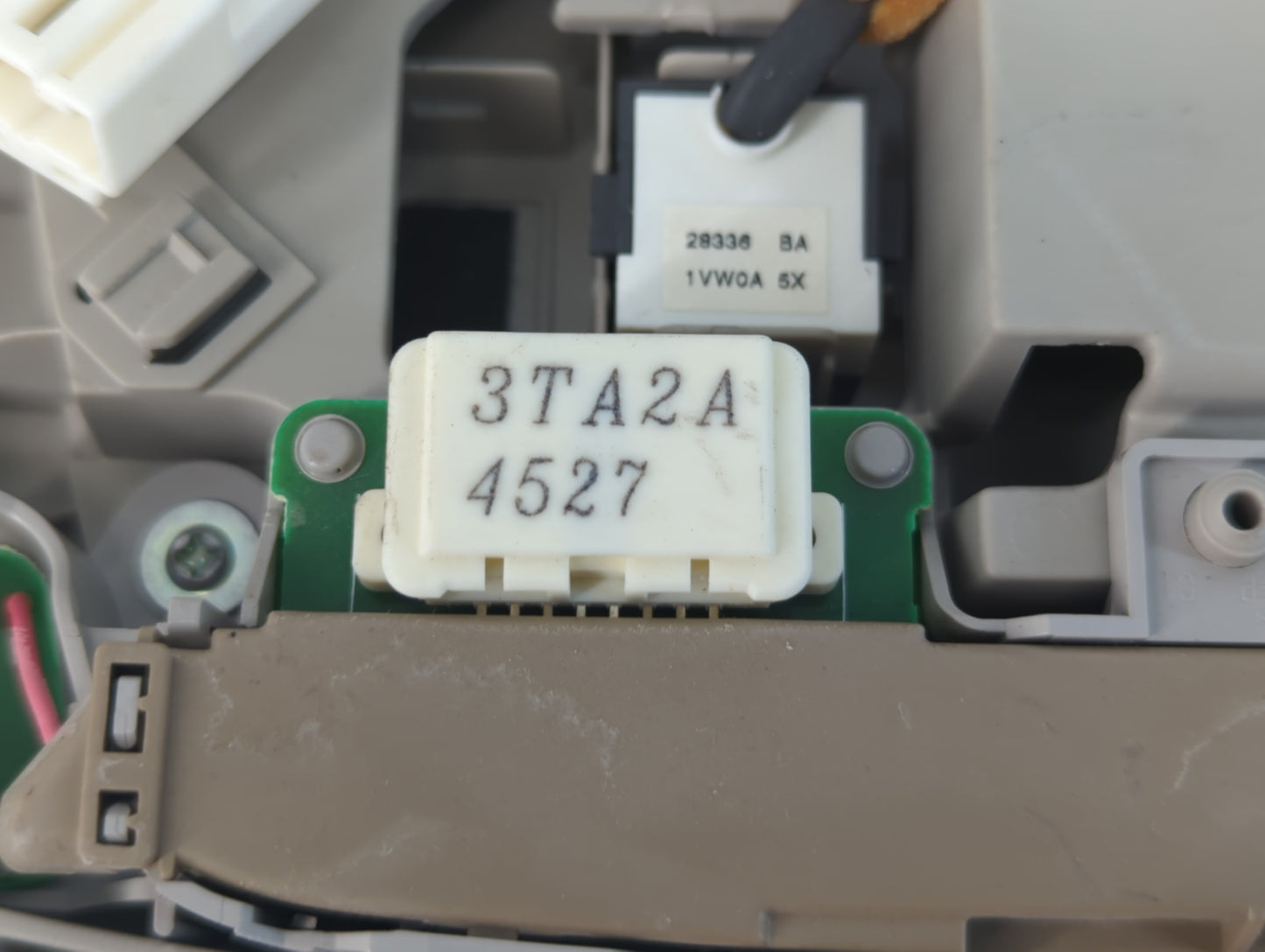 2014 Nissan Pathfinder Overhead Roof Console - Oemusedautoparts1.com