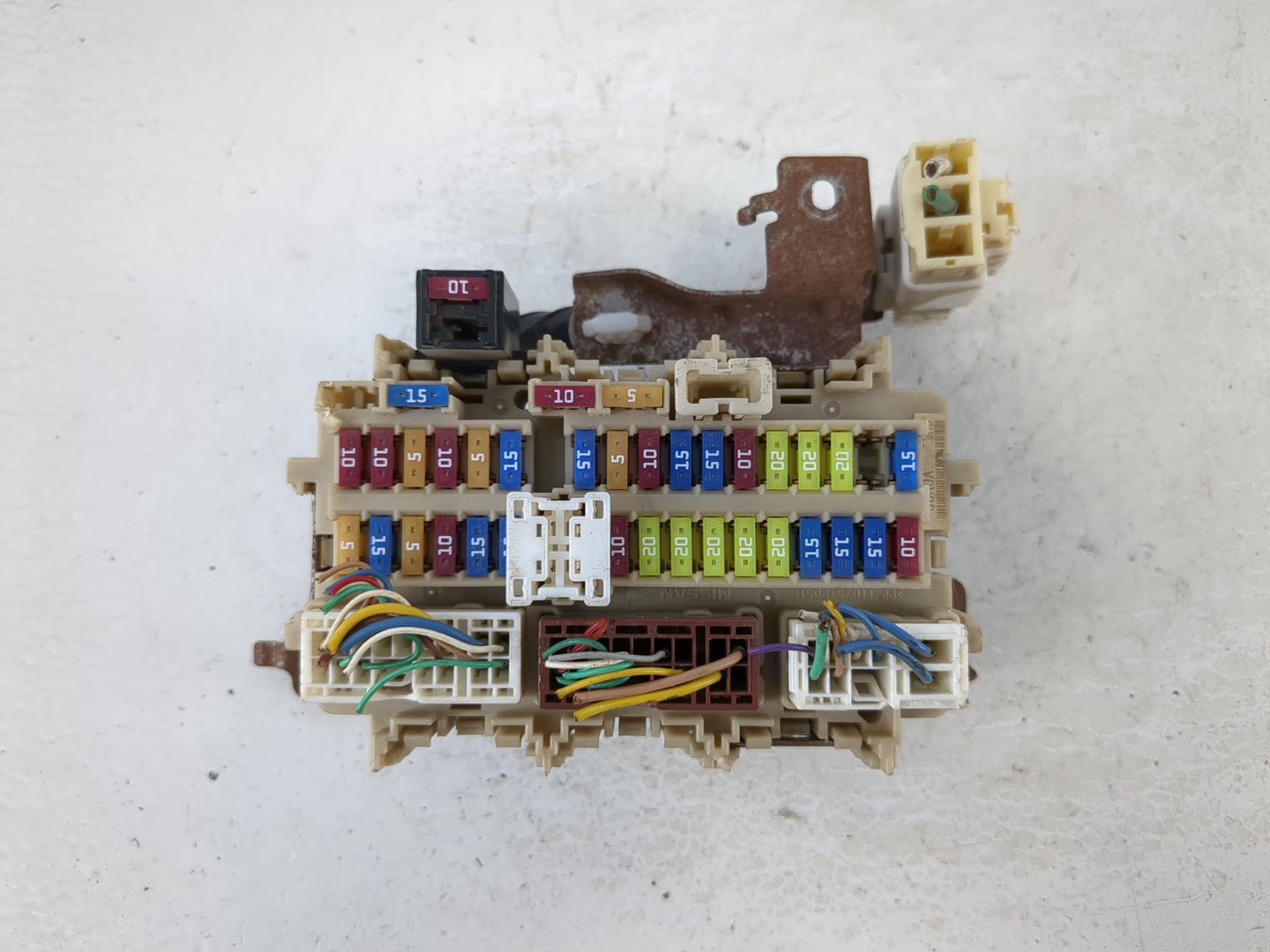 2014 Nissan Pathfinder Fusebox Fuse Box Panel Relay Module P/N:4233 NA2 Fits OEM Used Auto Parts - Oemusedautoparts1.com