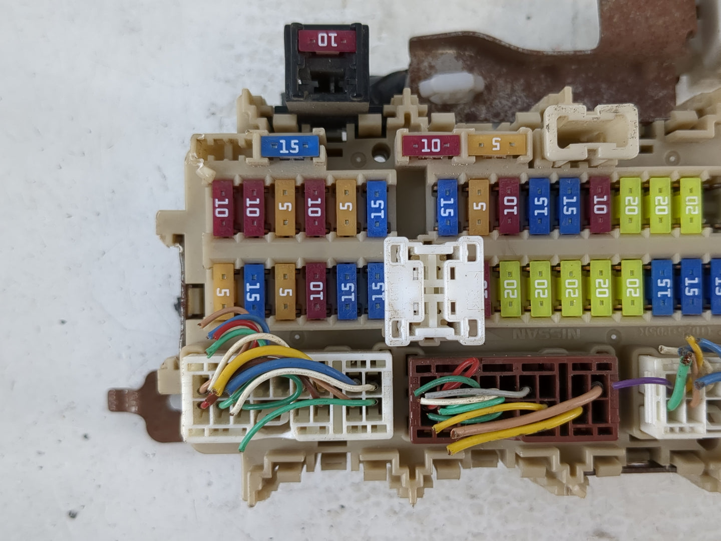 2014 Nissan Pathfinder Fusebox Fuse Box Panel Relay Module P/N:4233 NA2 Fits OEM Used Auto Parts - Oemusedautoparts1.com