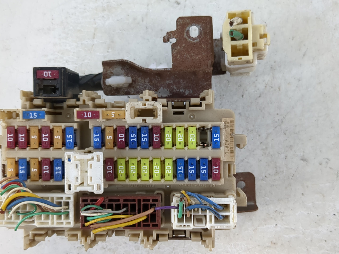 2014 Nissan Pathfinder Fusebox Fuse Box Panel Relay Module P/N:4233 NA2 Fits OEM Used Auto Parts - Oemusedautoparts1.com