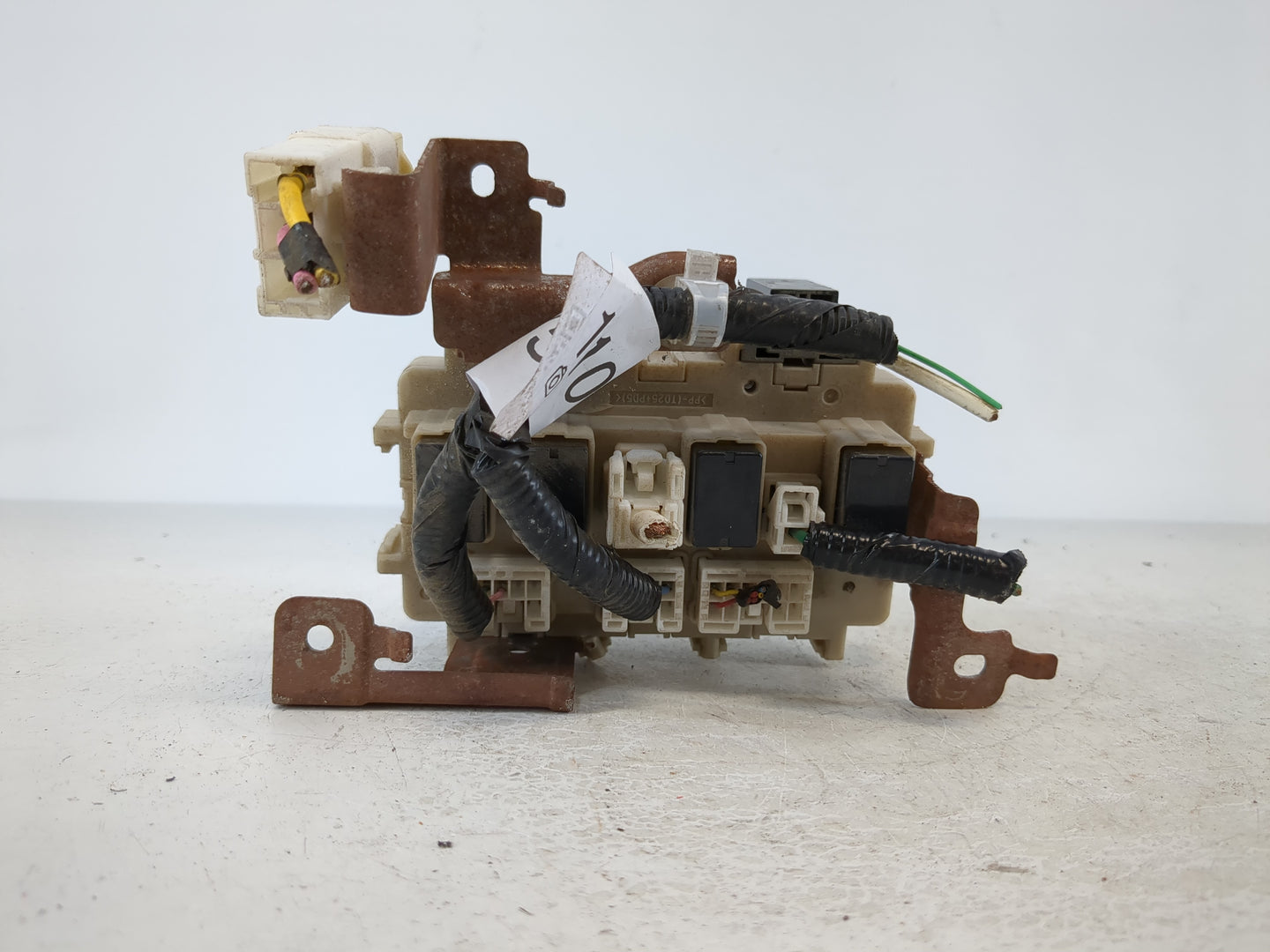 2014 Nissan Pathfinder Fusebox Fuse Box Panel Relay Module P/N:4233 NA2 Fits OEM Used Auto Parts - Oemusedautoparts1.com