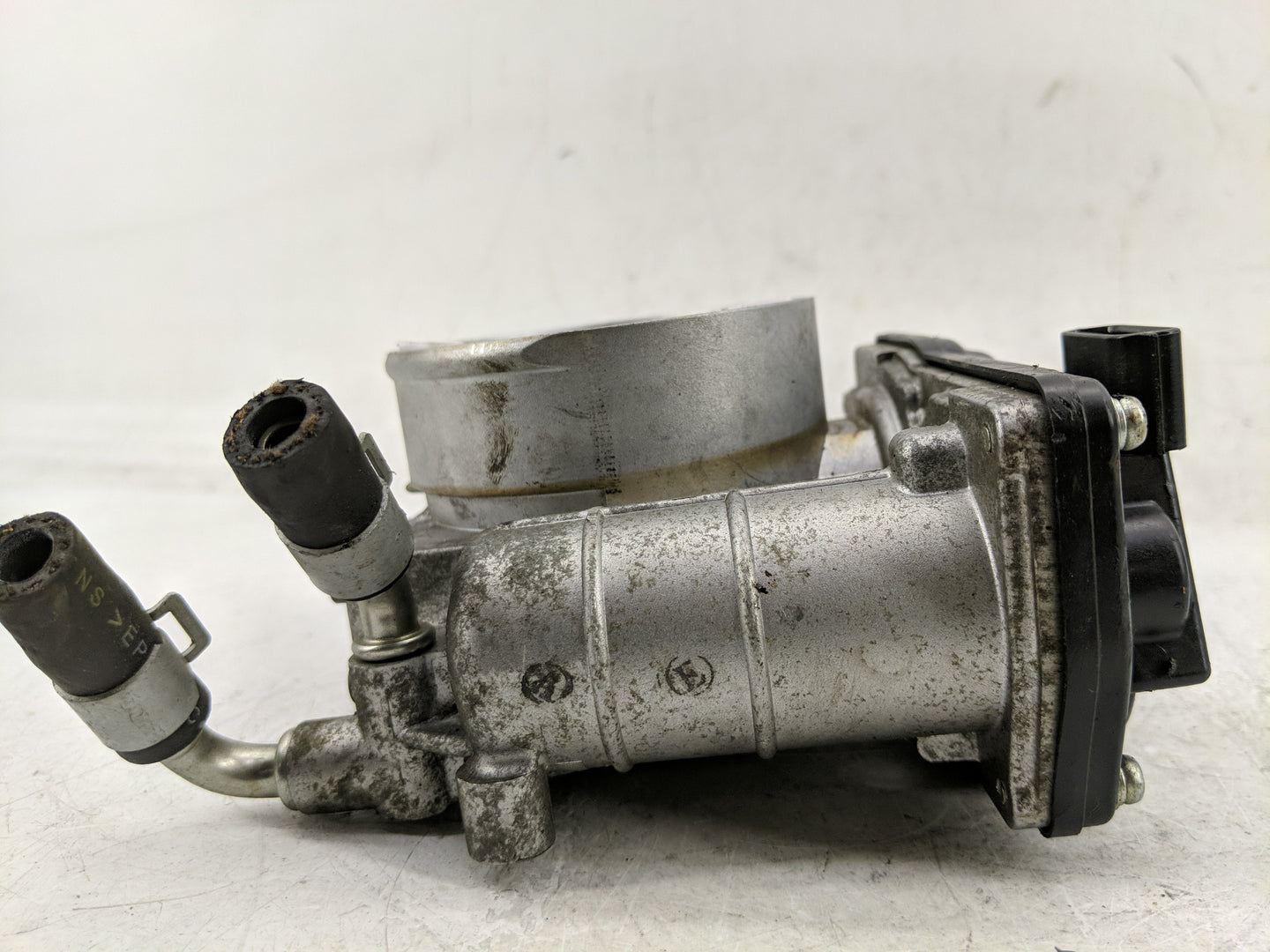 2013-2014 Nissan Pathfinder Throttle Body Fits Fits 2007 2008 2009 2010 2011 2012 2013 2014 OEM Used Auto Parts - Oemusedaut