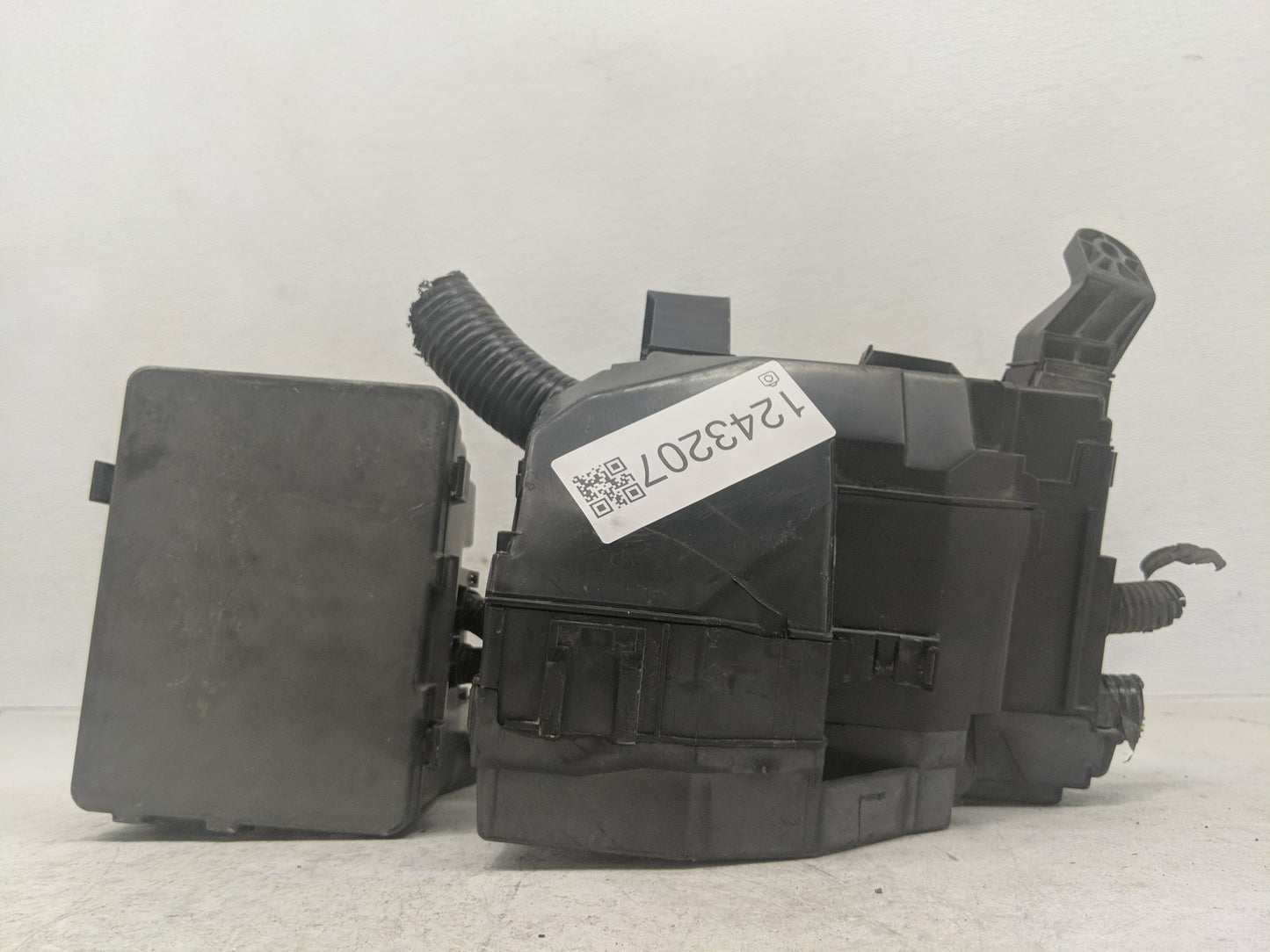 2014 Nissan Pathfinder Fusebox Fuse Box Panel Relay Module Fits OEM Used Auto Parts - Oemusedautoparts1.com