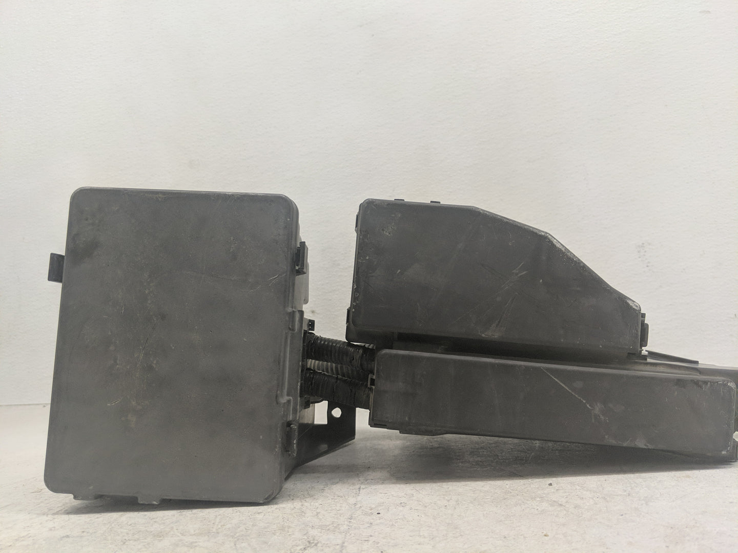 2014 Nissan Pathfinder Fusebox Fuse Box Panel Relay Module Fits OEM Used Auto Parts - Oemusedautoparts1.com