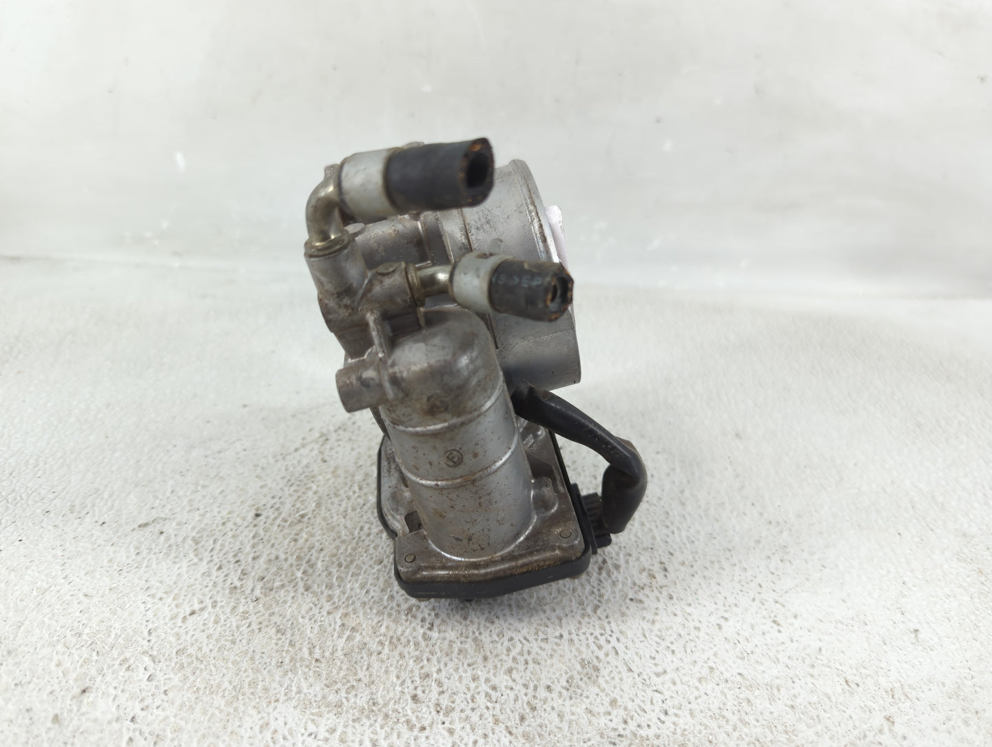 2013-2014 Nissan Pathfinder Throttle Body Fits Fits 2007 2008 2009 2010 2011 2012 2013 2014 OEM Used Auto Parts - Oemusedaut