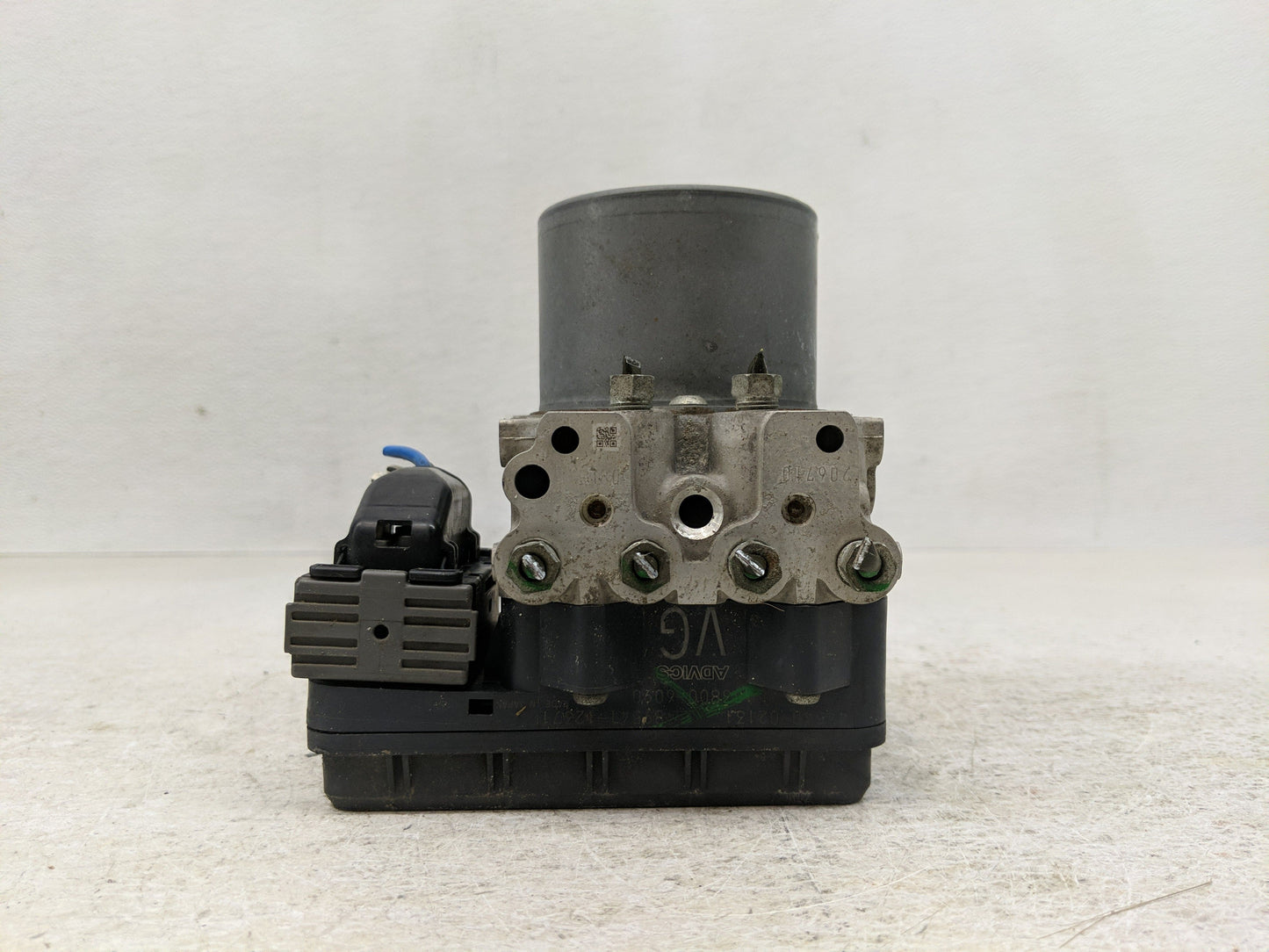 2014 Nissan Pathfinder ABS Pump Control Module Replacement P/N:476603KA0B Fits OEM Used Auto Parts - Oemusedautoparts1.com