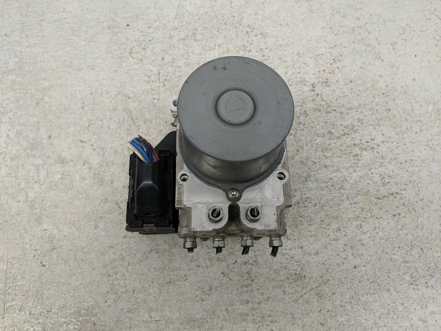 2014 Nissan Pathfinder ABS Pump Control Module Replacement P/N:476603KA0B Fits OEM Used Auto Parts - Oemusedautoparts1.com
