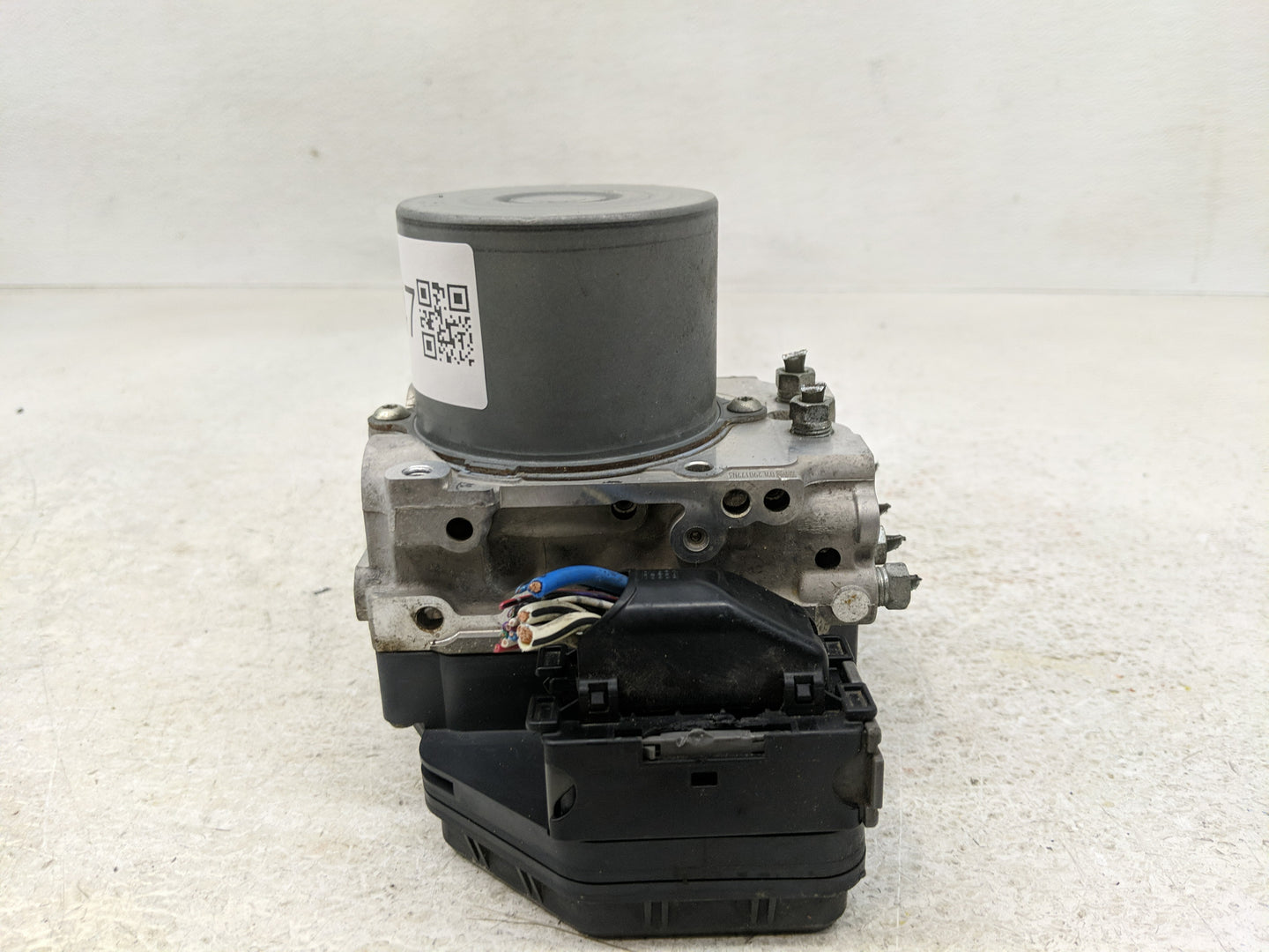 2014 Nissan Pathfinder ABS Pump Control Module Replacement P/N:476603KA0B Fits OEM Used Auto Parts - Oemusedautoparts1.com