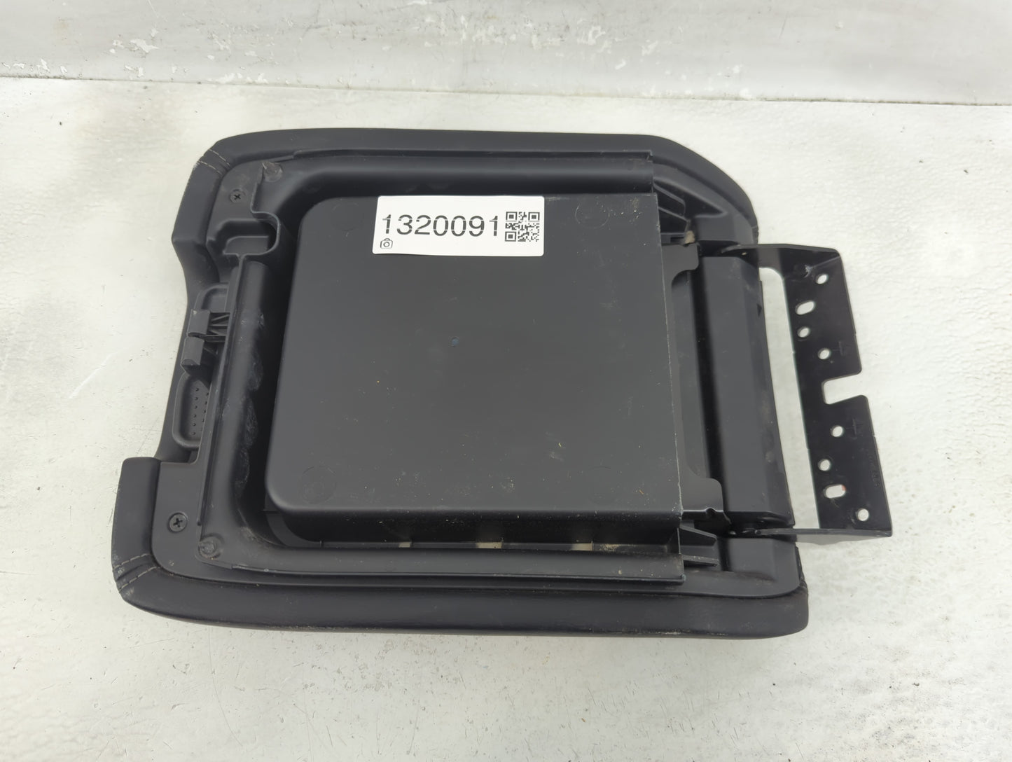 2014 Nissan Pathfinder Center Console Armrest Cover Lid P/N:969RZ3JA0A Fits OEM Used Auto Parts - Oemusedautoparts1.com