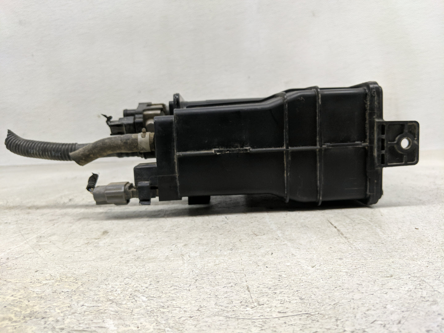 2014 Nissan Pathfinder Fuel Vapor Charcoal Canister 1357805 - Oemusedautoparts1.com