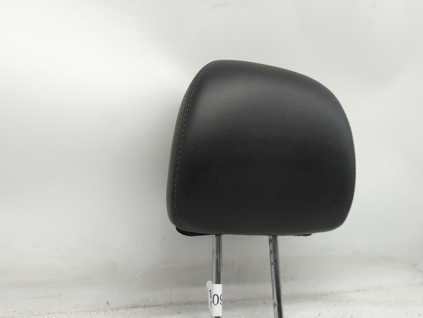2014 Nissan Pathfinder Headrest Head Rest Rear Center Seat Fits OEM Used Auto Parts - Oemusedautoparts1.com