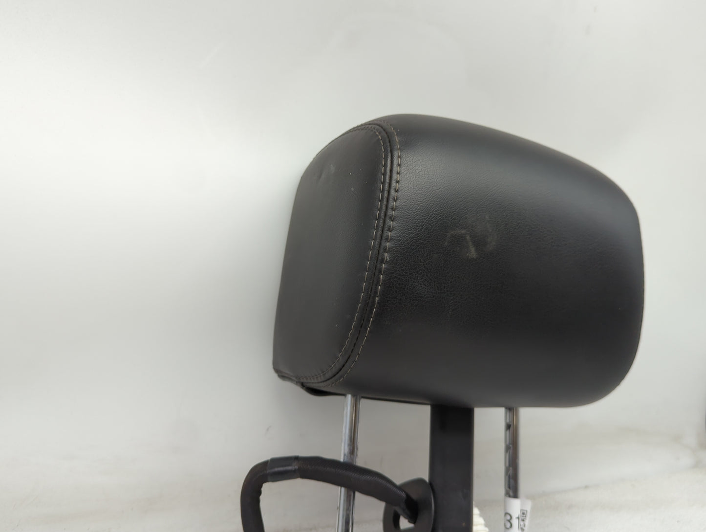 2014-2014 Nissan Pathfinder Headrest Head Rest Front Driver Seat Black - Oemusedautoparts1.com