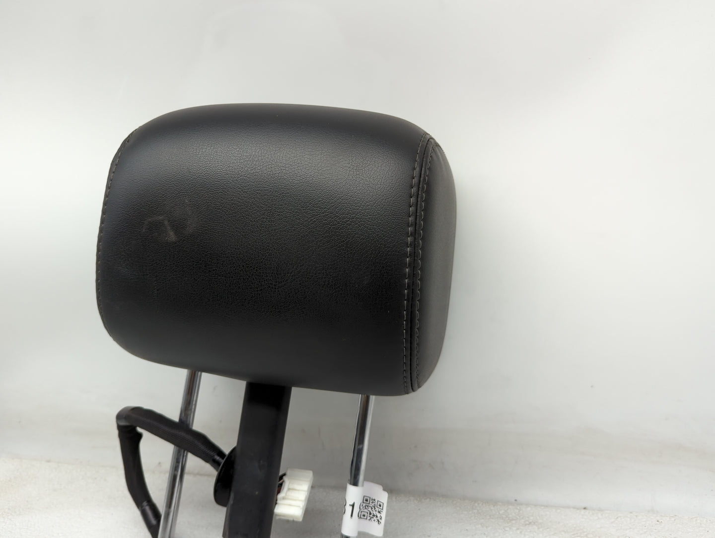 2014-2014 Nissan Pathfinder Headrest Head Rest Front Driver Seat Black - Oemusedautoparts1.com