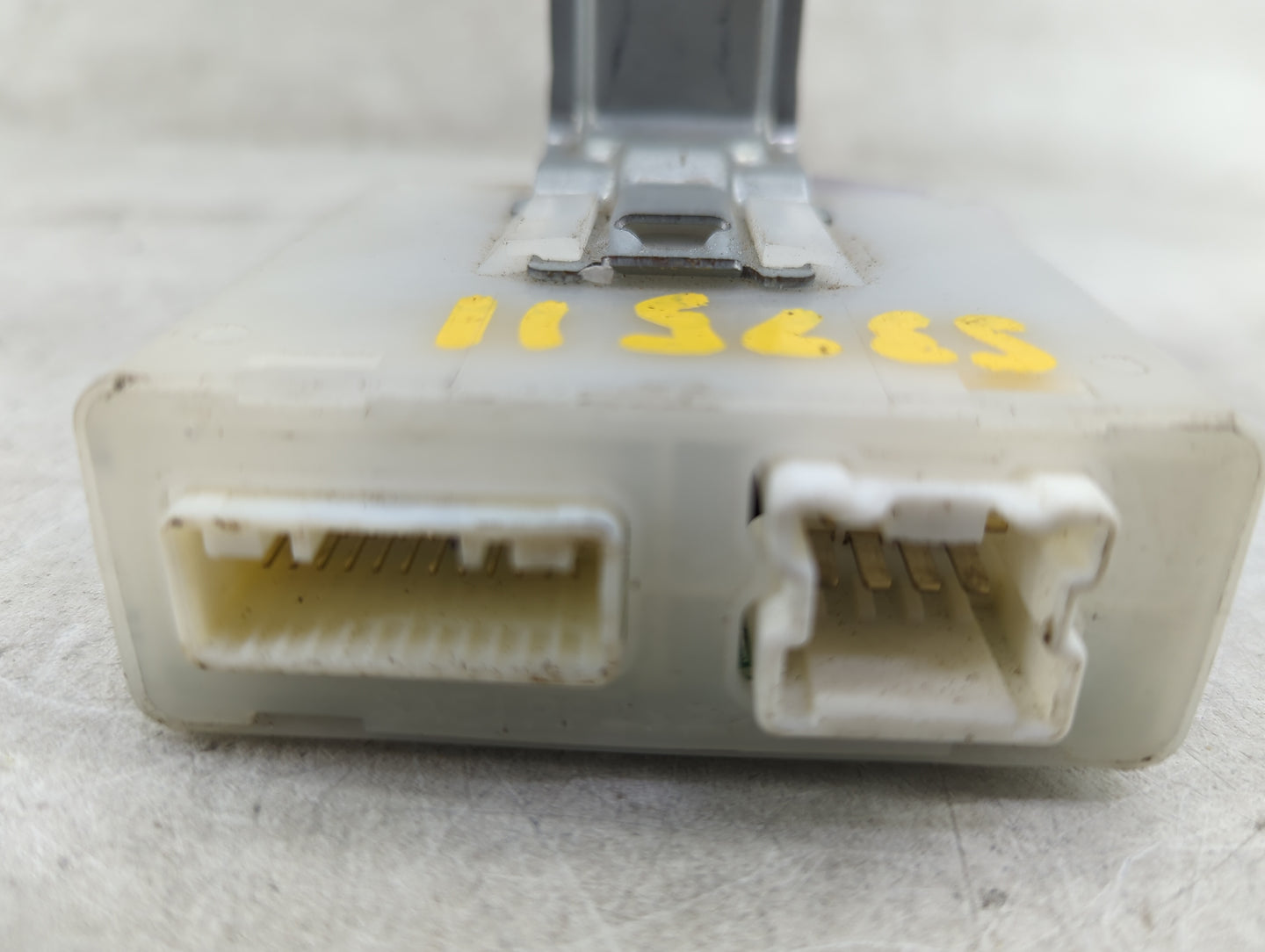 2014-2014 Nissan Pathfinder Body Control Module Bcm Inner Cabin Fuse Box - Oemusedautoparts1.com