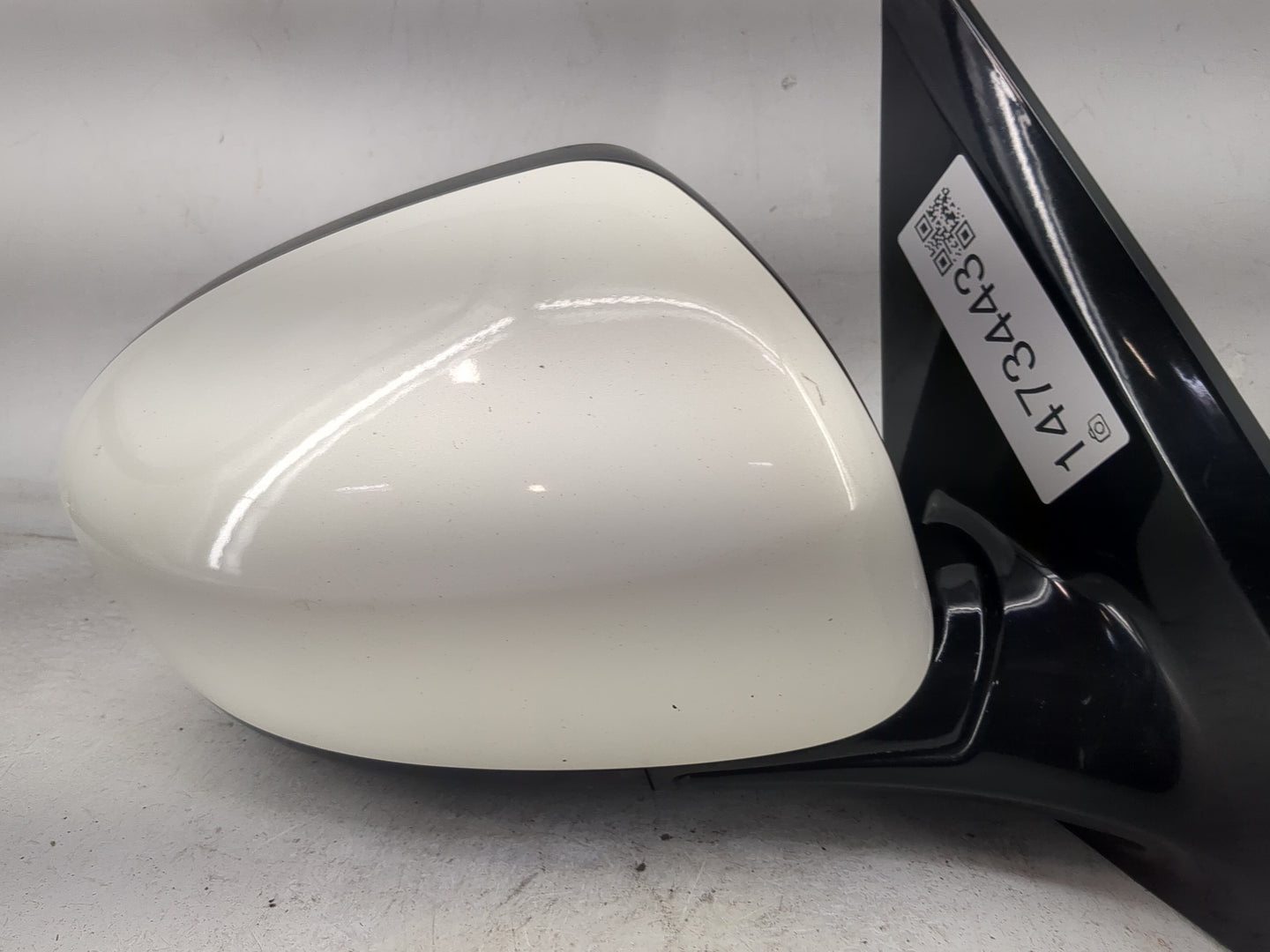 2013-2016 Nissan Pathfinder Passenger Side View Mirror - Right Door Mirror OEM Used - Oemusedautoparts1.com