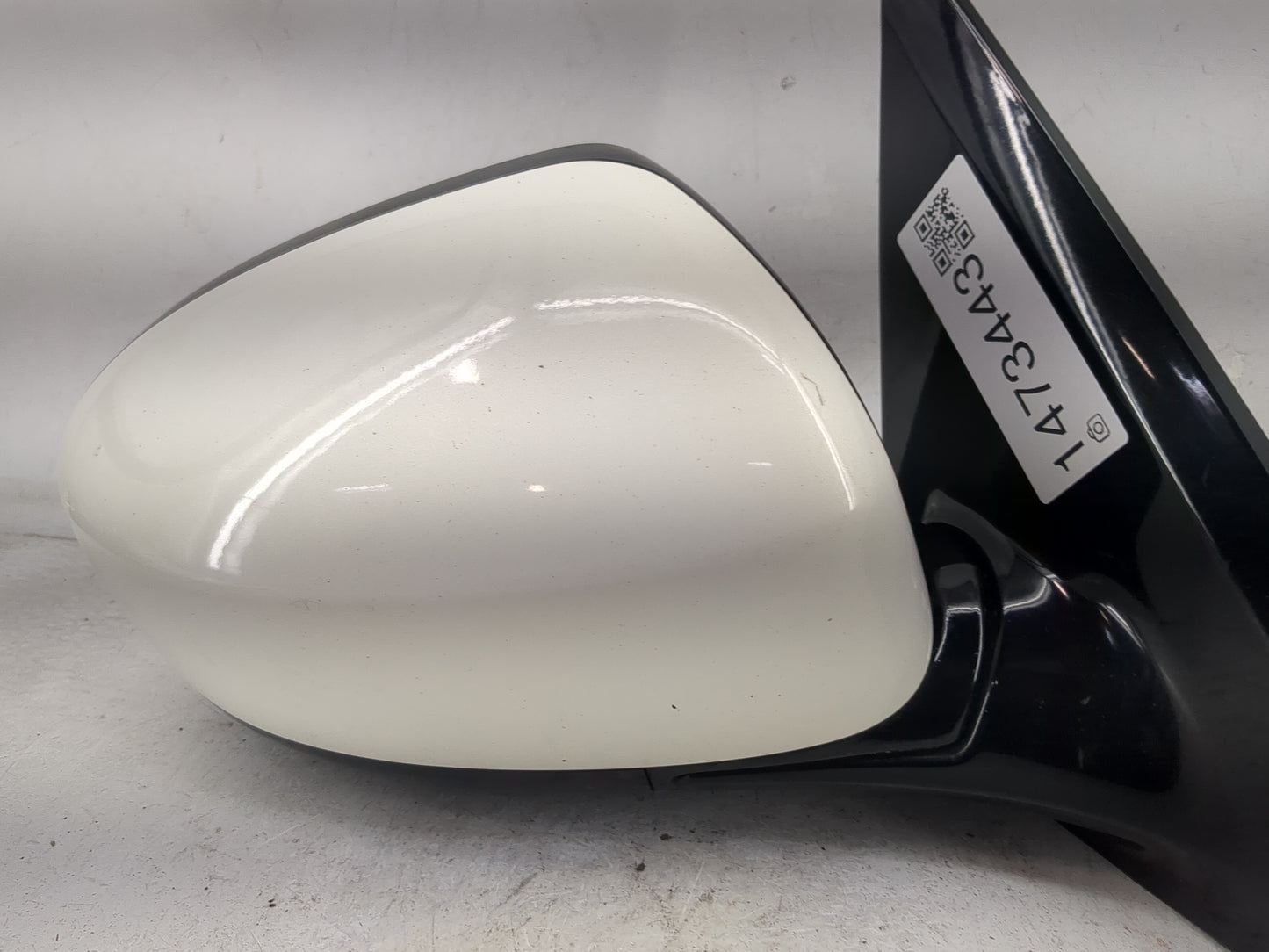2013-2016 Nissan Pathfinder Passenger Side View Mirror - Right Door Mirror OEM Used - Oemusedautoparts1.com