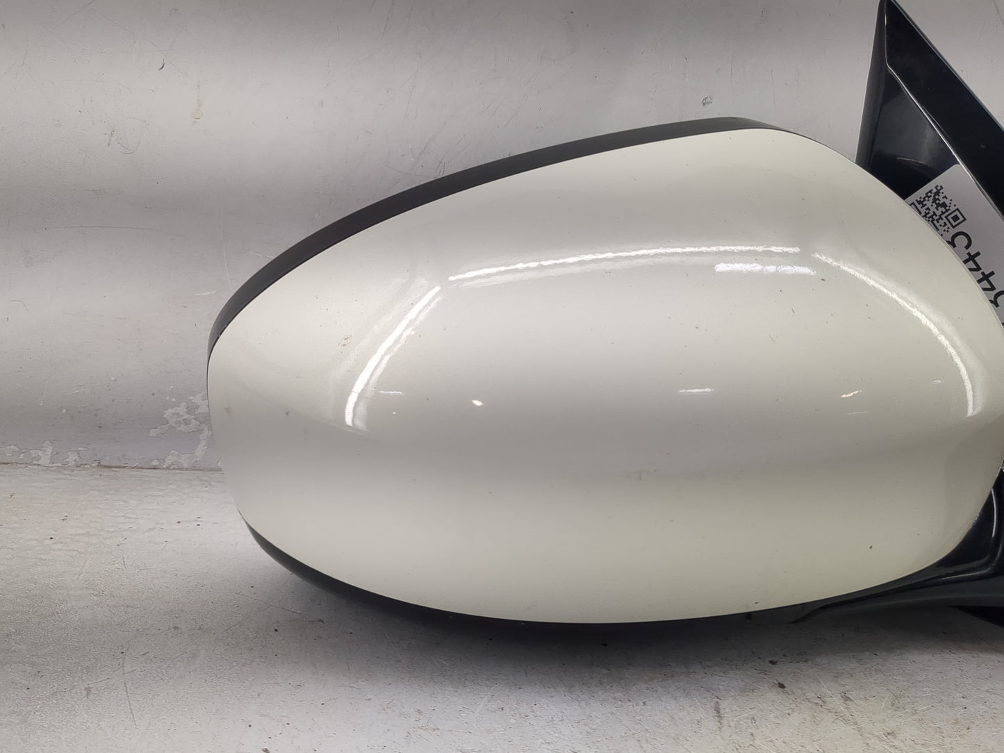 2013-2016 Nissan Pathfinder Passenger Side View Mirror - Right Door Mirror OEM Used - Oemusedautoparts1.com