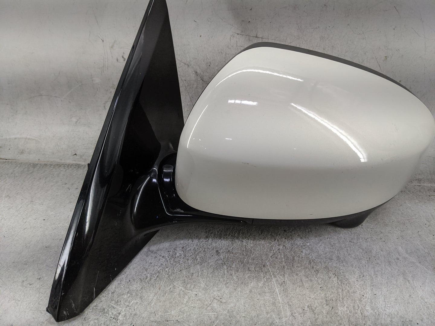 2013-2016 Nissan Pathfinder Driver Side View Mirror - Left Door Mirror OEM Used - Oemusedautoparts1.com