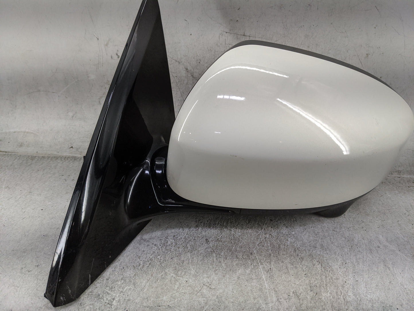 2013-2016 Nissan Pathfinder Driver Side View Mirror - Left Door Mirror OEM Used - Oemusedautoparts1.com