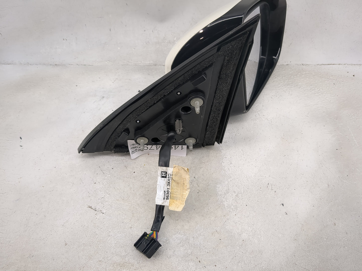 2013-2016 Nissan Pathfinder Passenger Side View Mirror - Right Door Mirror OEM Used - Oemusedautoparts1.com