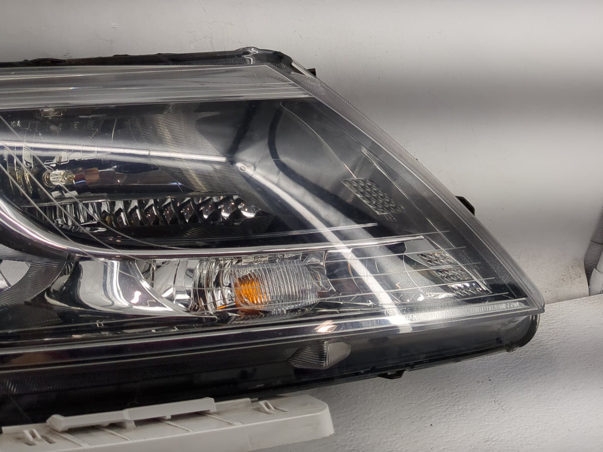 2013 Nissan Pathfinder Passenger Right Oem Head Light Headlight Lamp 1501679 - Oemusedautoparts1.com