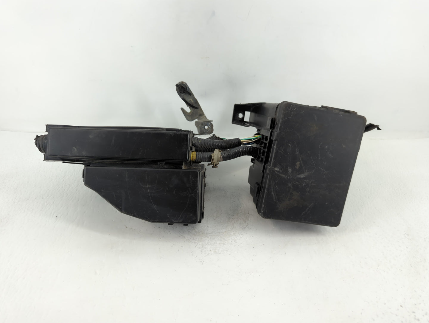 2014 Nissan Pathfinder Fusebox Fuse Box Panel Relay Module P/N:4233 NA2 Fits OEM Used Auto Parts - Oemusedautoparts1.com