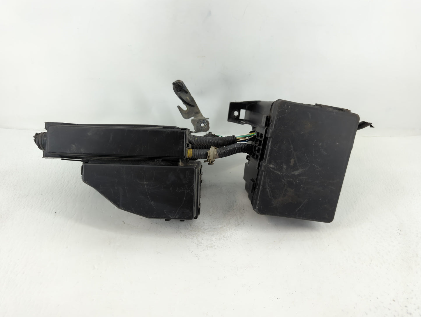 2014 Nissan Pathfinder Fusebox Fuse Box Panel Relay Module P/N:4233 NA2 Fits OEM Used Auto Parts - Oemusedautoparts1.com