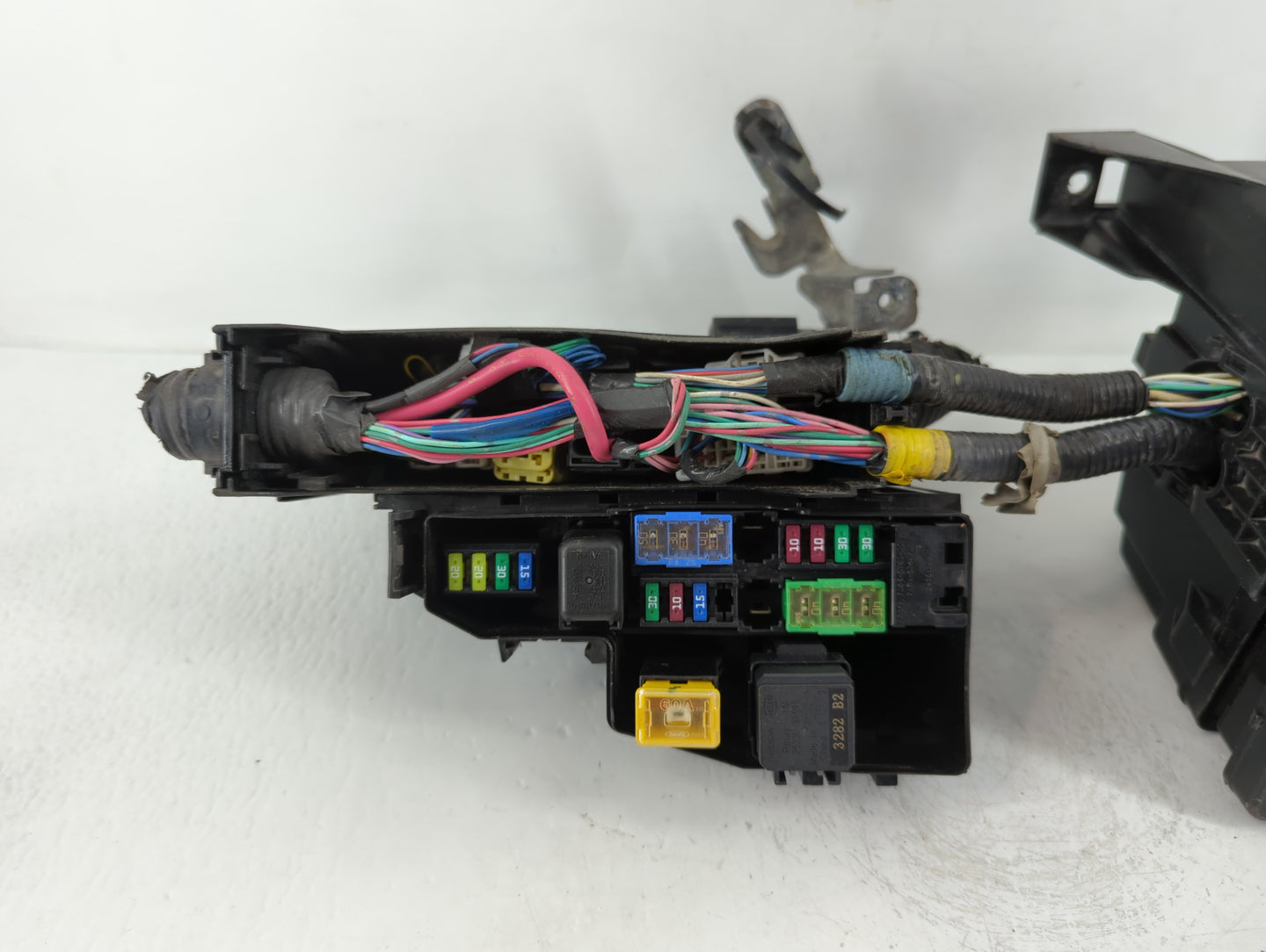 2014 Nissan Pathfinder Fusebox Fuse Box Panel Relay Module P/N:4233 NA2 Fits OEM Used Auto Parts - Oemusedautoparts1.com