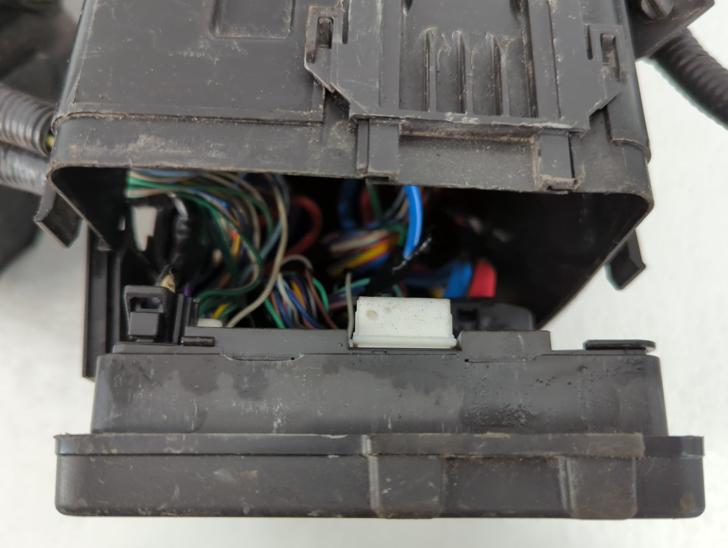 2014 Nissan Pathfinder Fusebox Fuse Box Panel Relay Module P/N:4233 NA2 Fits OEM Used Auto Parts - Oemusedautoparts1.com