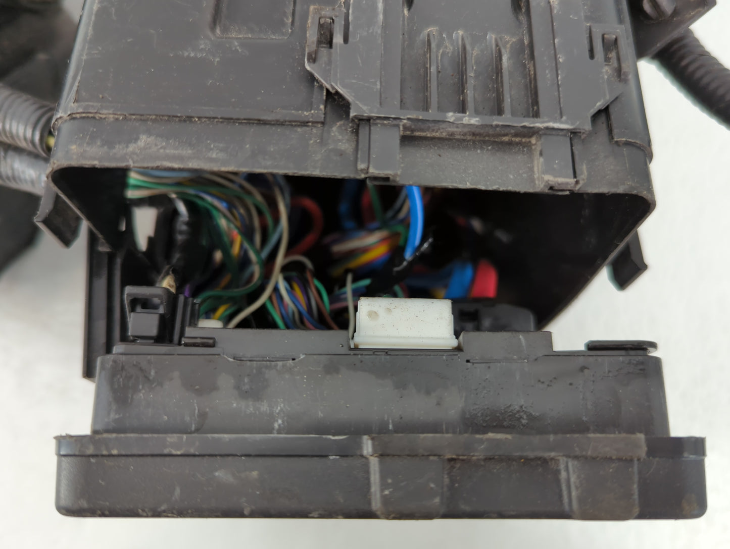 2014 Nissan Pathfinder Fusebox Fuse Box Panel Relay Module P/N:4233 NA2 Fits OEM Used Auto Parts - Oemusedautoparts1.com