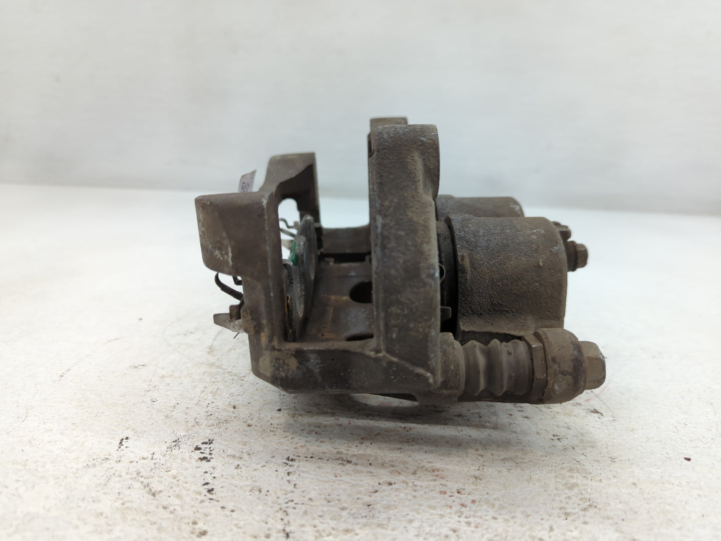 2013-2020 Nissan Pathfinder Front Driver Left Brake Caliper - Oemusedautoparts1.com