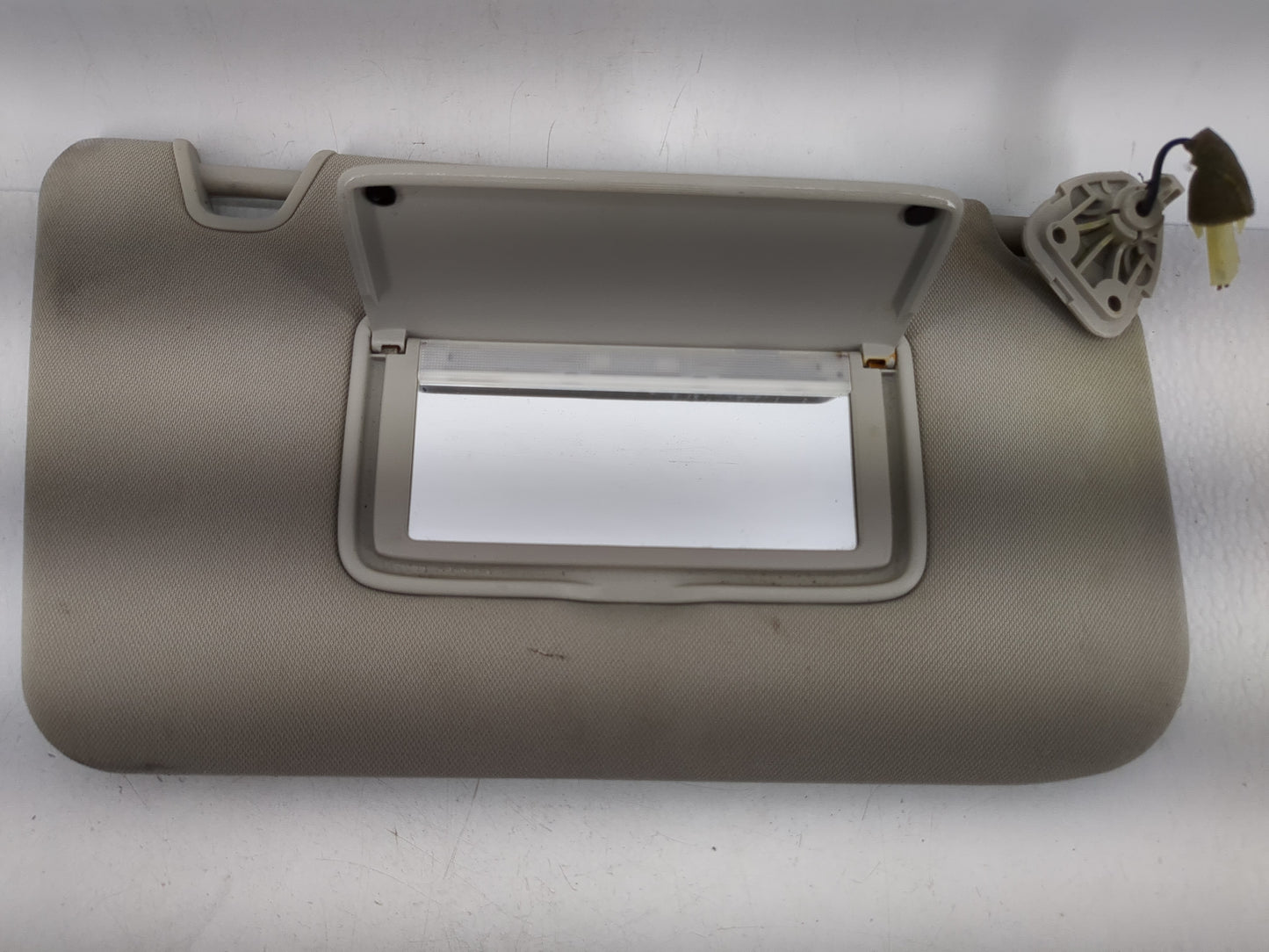 2014-2017 Nissan Rogue Sun Visor Shade Replacement Passenger Right Mirror Fits Fits 2014 2015 2016 2017 OEM Used Auto Parts 