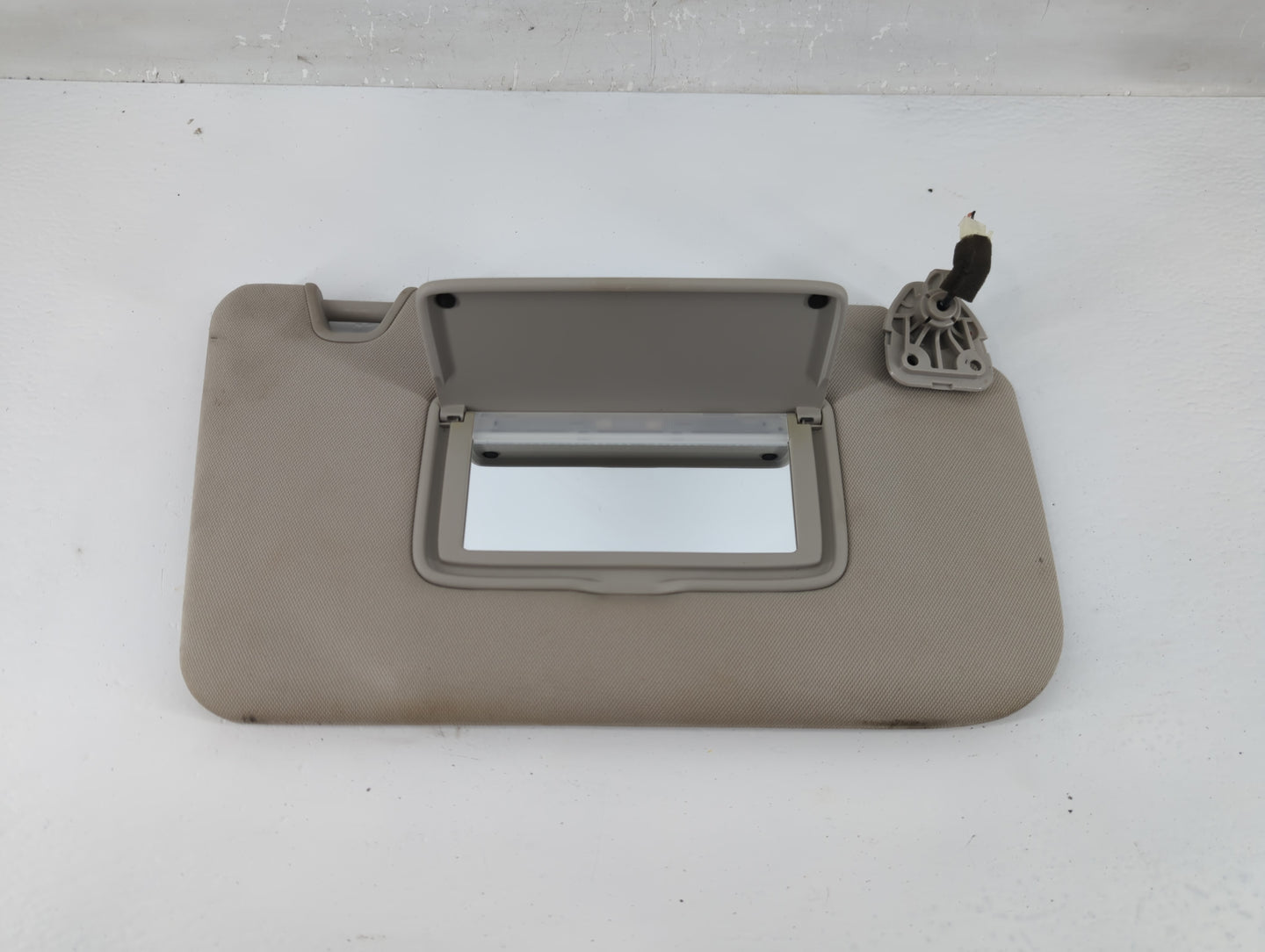 2014-2017 Nissan Rogue Sun Visor Shade Replacement Passenger Right Mirror Fits Fits 2014 2015 2016 2017 OEM Used Auto Parts 