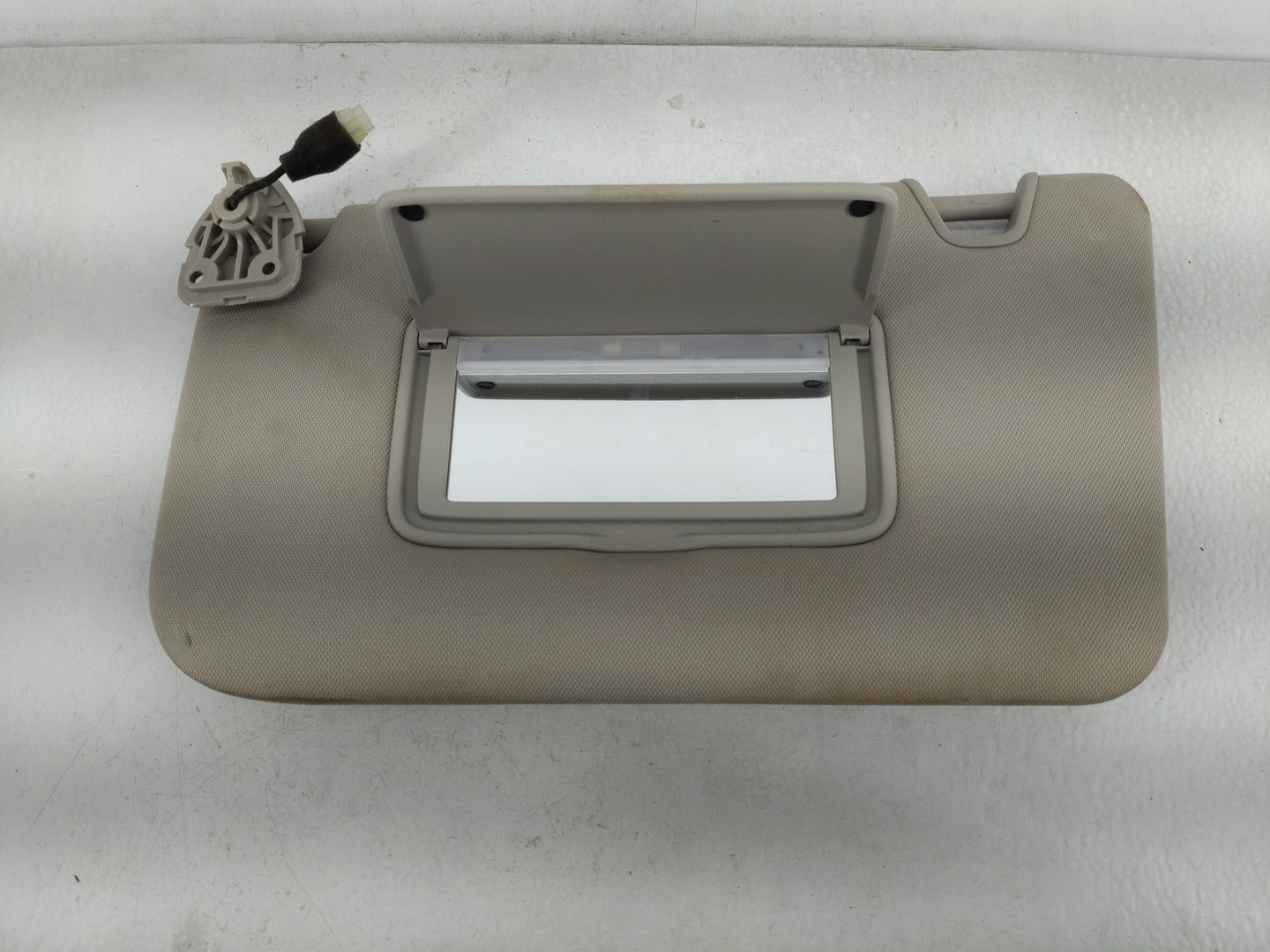 2014-2017 Nissan Rogue Sun Visor Shade Replacement Driver Left Mirror Fits Fits 2014 2015 2016 2017 OEM Used Auto Parts - Oe