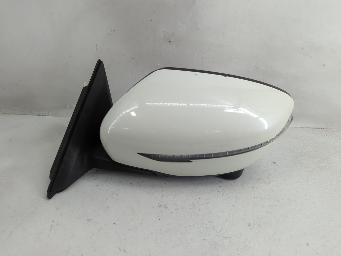 2014 Nissan Rogue Driver Side View Mirror - Left Door Mirror OEM Used - Oemusedautoparts1.com