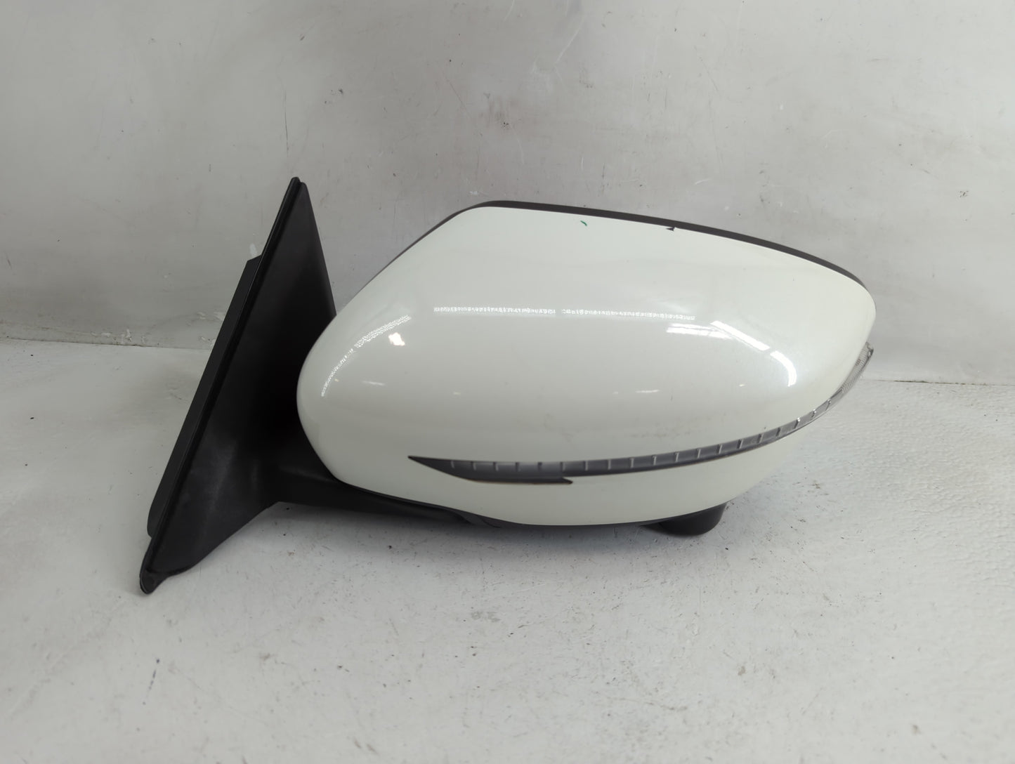 2014 Nissan Rogue Driver Side View Mirror - Left Door Mirror OEM Used - Oemusedautoparts1.com