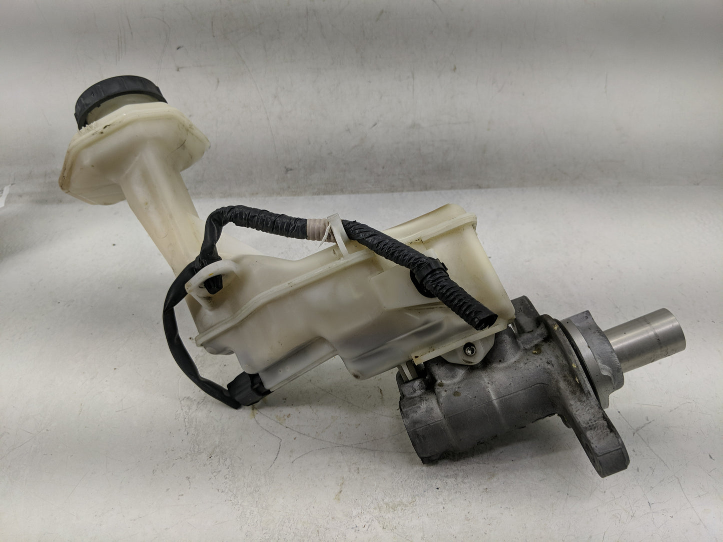2014-2020 Nissan Rogue Brake Master Cylinder 1311485 - Oemusedautoparts1.com