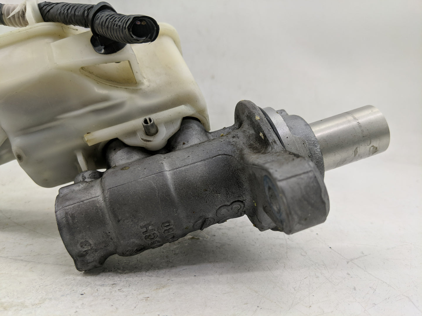 2014-2020 Nissan Rogue Brake Master Cylinder - Oemusedautoparts1.com